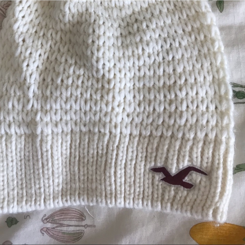 Hollister Beanie and Scarf Set - Picture 2 of 3